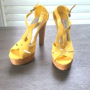 ⭐️HP⭐️ Yellow Cork Open-Toe JustFab Gianna Heels with Ankle Buckle | NWOT | 7.5